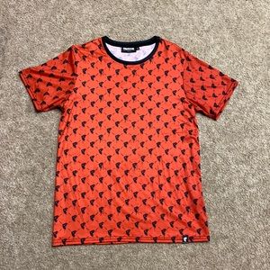 Mens FAMOUS Stars and Straps Red T-Shirt Logo size Small washed never worn